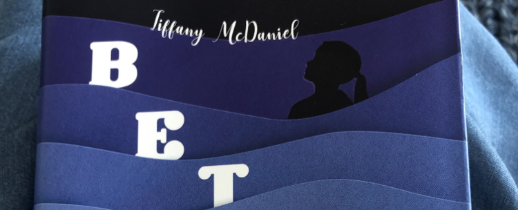 Livre: Betty de Tiffany Mc Daniel. Un roman coup de poing.