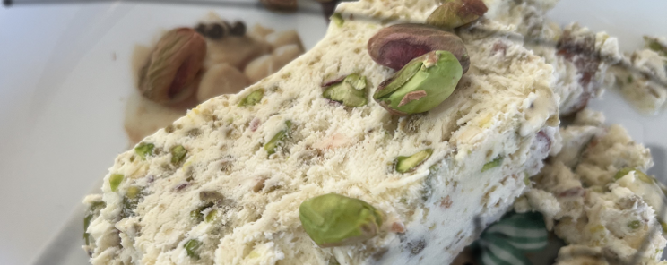 Recette: Nougat glacé à la pistache et fleur d’oranger