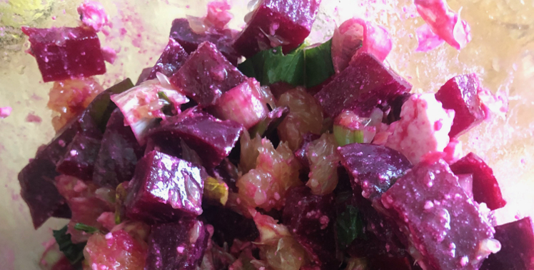 Recettes: Une salade facile et originale de betteraves, feta et pamplemousse